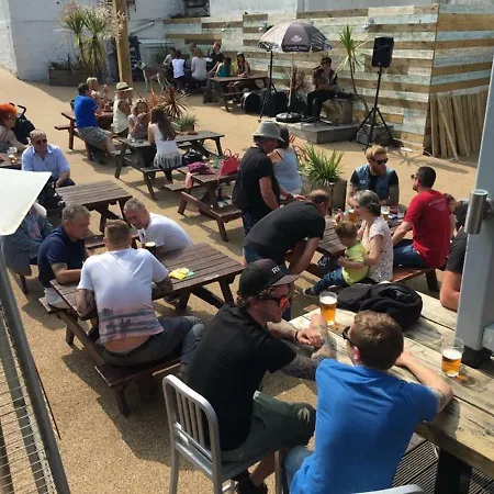 St Christopher's Newquay Albergue New Quay